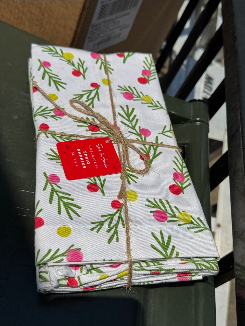 Sur La Table Pink & Green Holiday Sprig Napkins - Set of 4 new